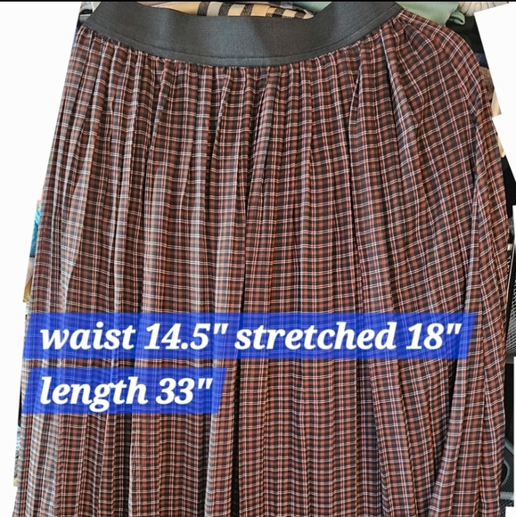 Pleated black/burgandy elasticized waist band skirt - Picture 1 of 2